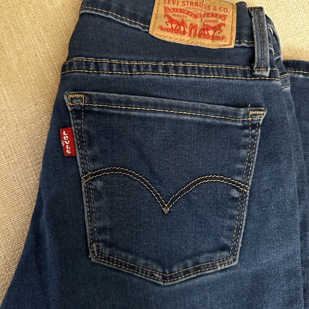 Levi’s - 710 Skinny - Mid Rise - women’s jeans - W 24 - dark wash
